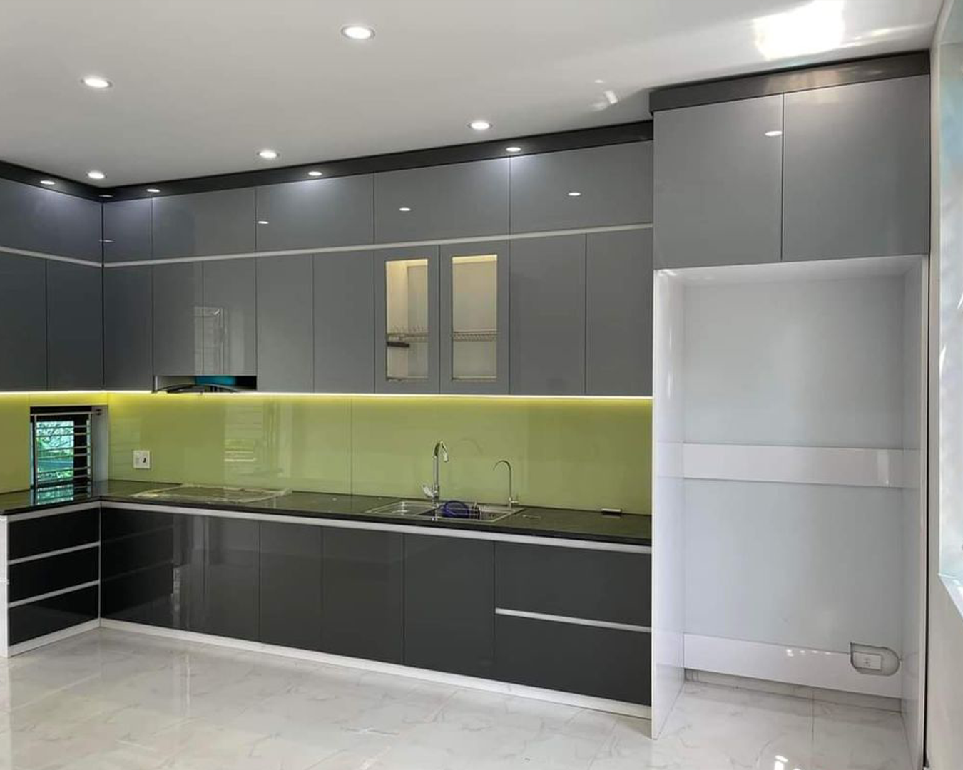 Banner Tủ Bếp Nhựa – Giải Pháp Chống Nước Bền Bỉ Cho Không Gian Bếp