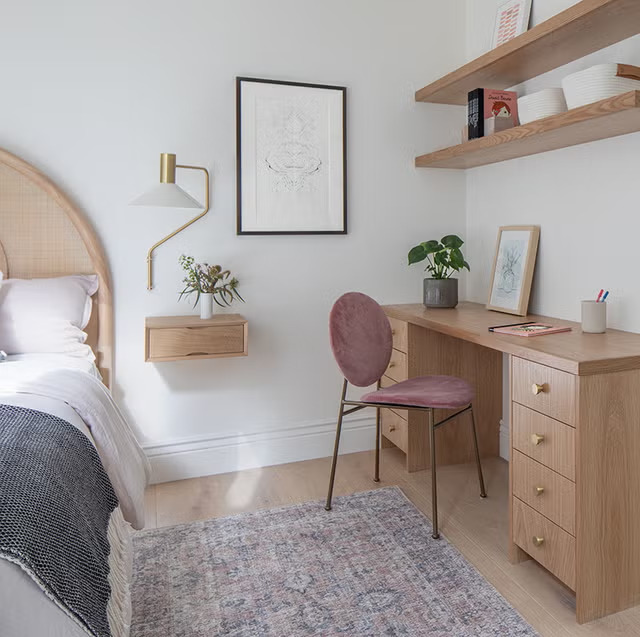Bàn Làm Việc Phòng Ngủ – Không Gian Học Tập Và Làm Việc Tiện Nghi
